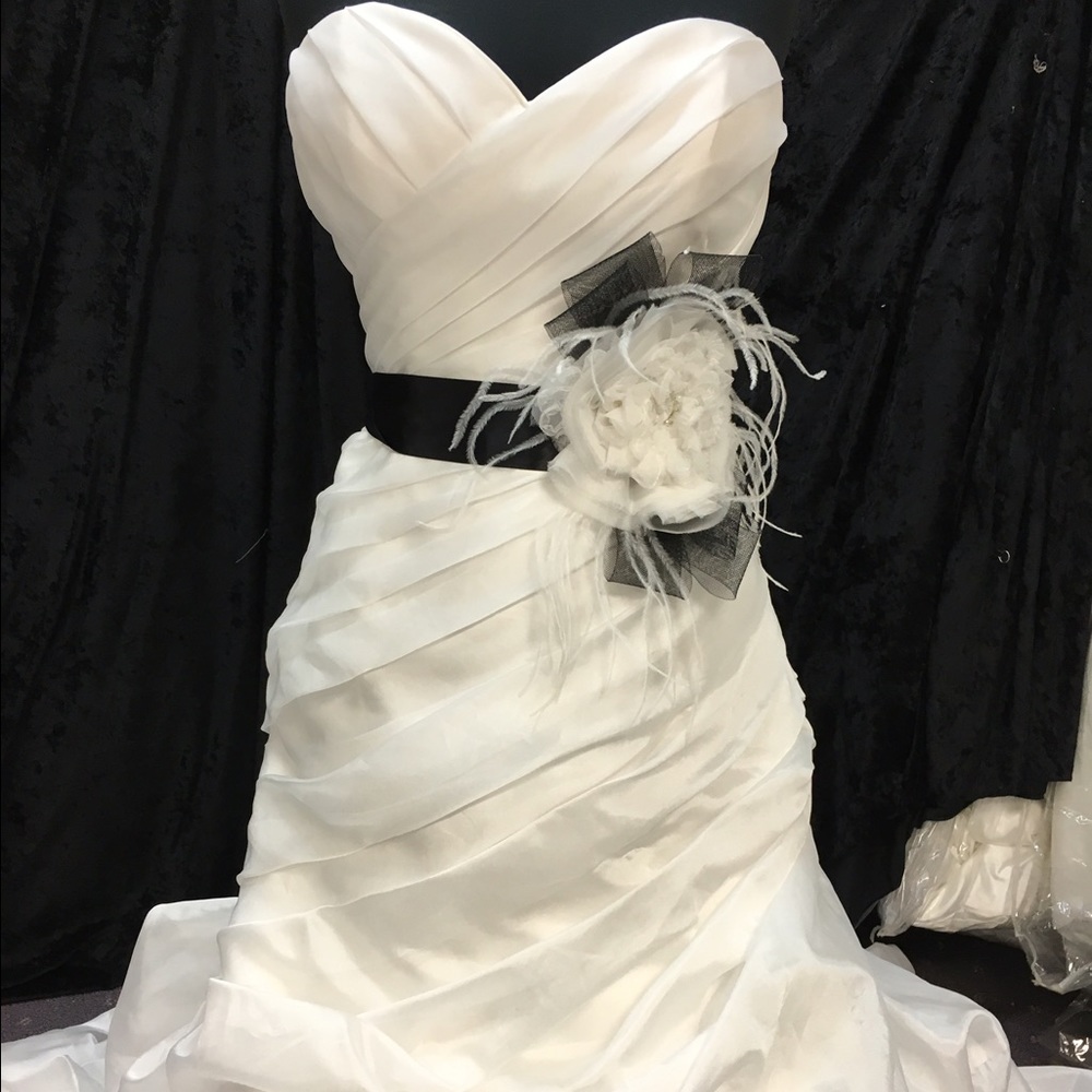 Taffida Wedding Gown - Picture 2 of 5